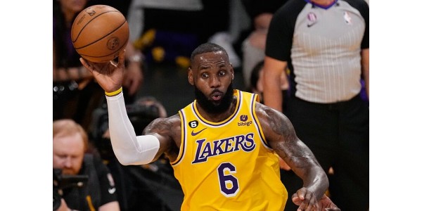 LeBron James, 38, saavuttaa edelleen uusia tilastoja NBA:ssa
